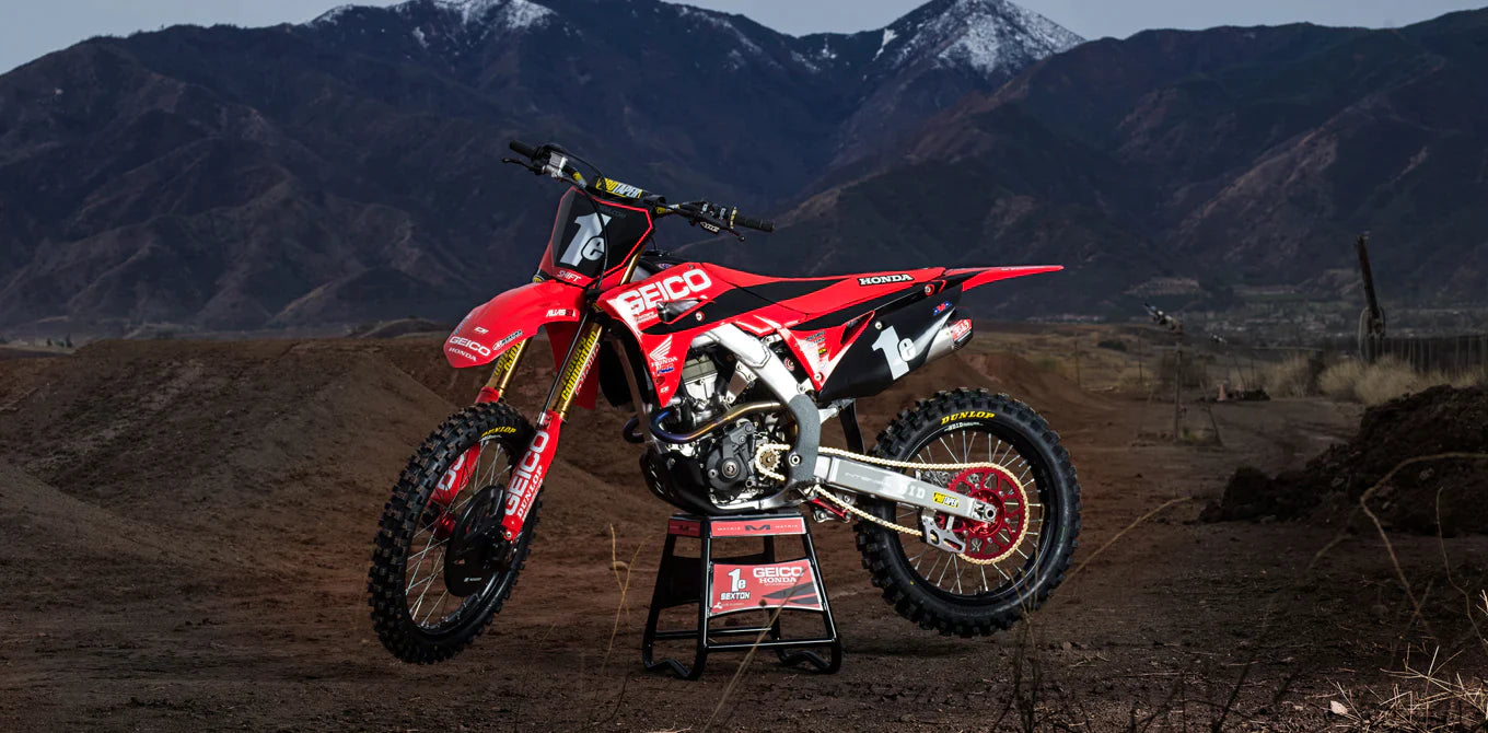 Atlas G25 // Traction Material